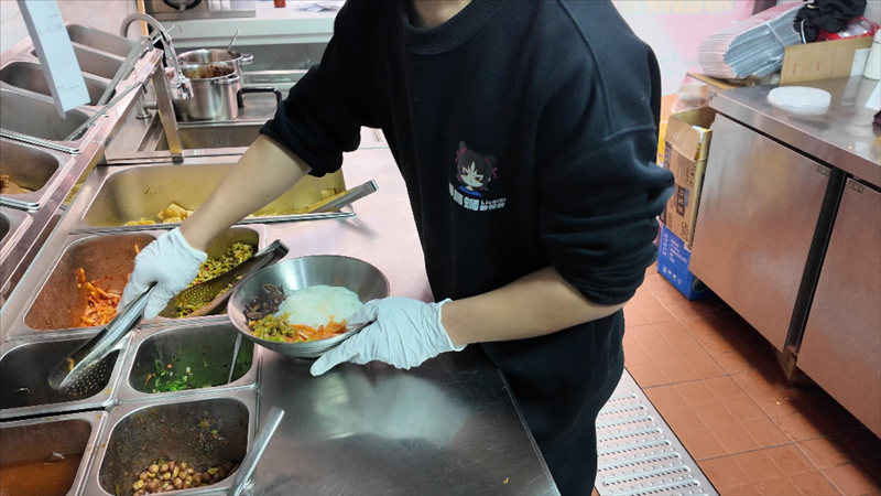 柳州螺蛳粉传统口味加现代互联网传播成功登顶米粉市场 柳州螺蛳粉传统口味加现代互联网传播成功登顶米粉市场