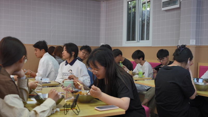 柳蛳蛳螺蛳粉产品的香辣鲜酸让无数食客向往