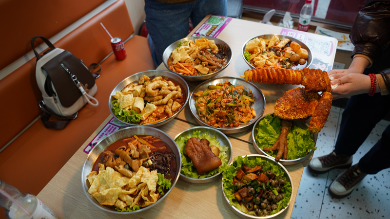 大学生食堂加盟螺蛳粉.jpg